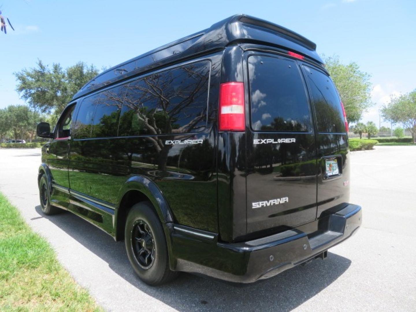 2018 Black /Red GMC Savana G2500 Cargo (1GTW7AFG9J1) with an 6.0L V8 OHV 16V FFV engine, 6A transmission, located at 4301 Oak Circle #19, Boca Raton, FL, 33431, (954) 561-2499, 26.388861, -80.084038 - Photo#11